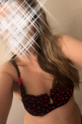 Holly (29) Escort